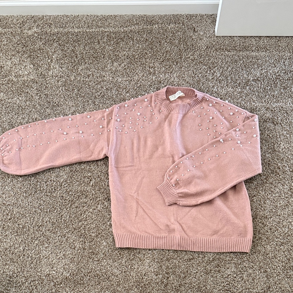 Chic Pearl-Embellished Sweater in Soft Pink